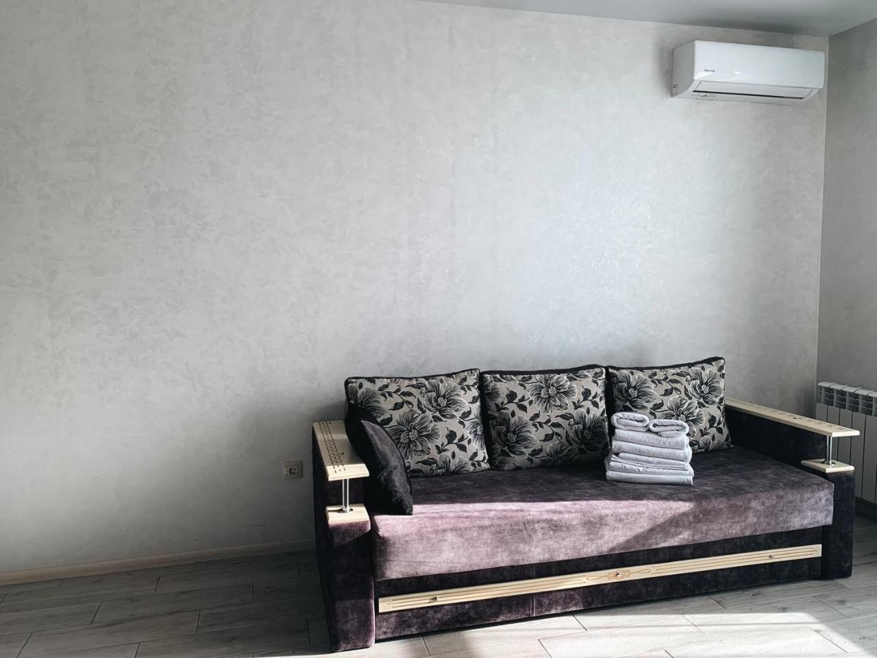 Apartmets Domovik Мира 11С Кв 7 Вместительная Трёхкомнатная Квартира Muncaci Exterior foto