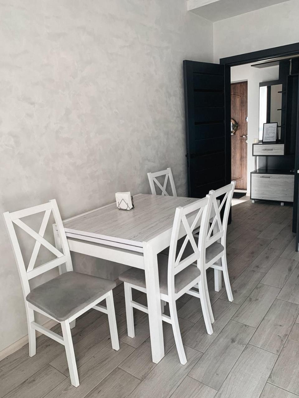 Apartmets Domovik Мира 11С Кв 7 Вместительная Трёхкомнатная Квартира Muncaci Exterior foto